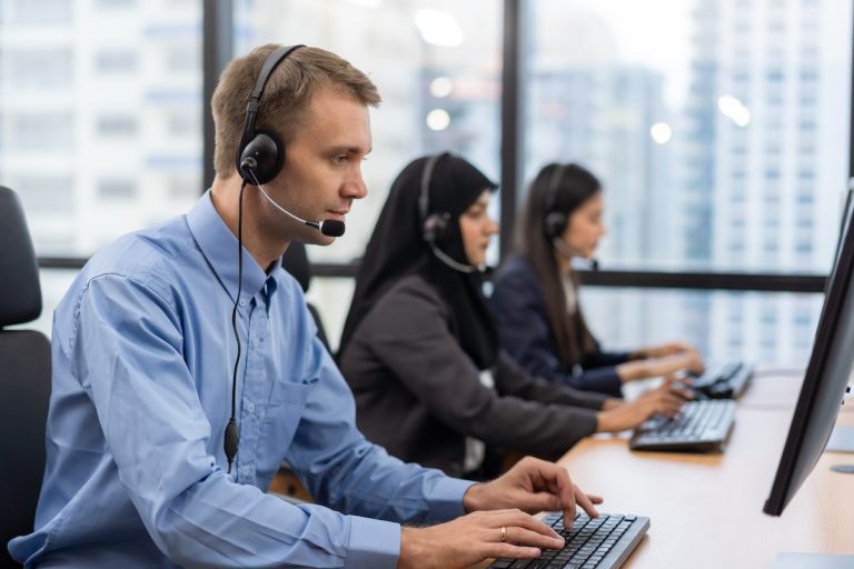 Read more about the article How to Handle Customer Inquiries and Complaints on Social Media